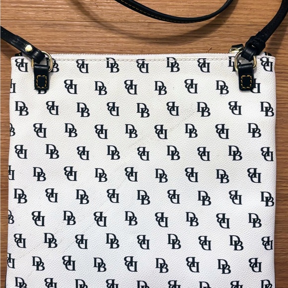 Dooney & Bourke NWOT Black and White Signature DB Design Double Zip Crossbody - Picture 9 of 14